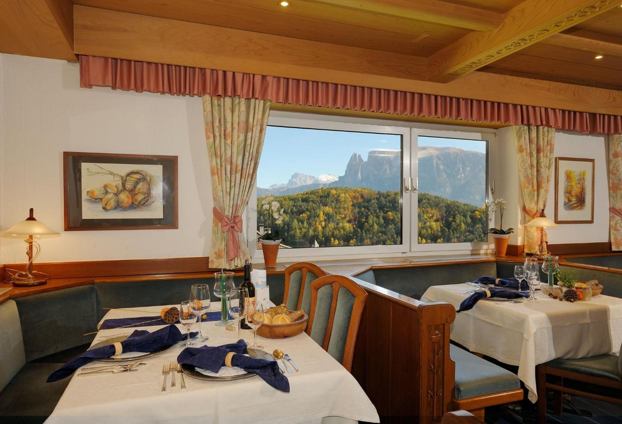 Hotel Dolomitenblick Collalbo Buitenkant foto