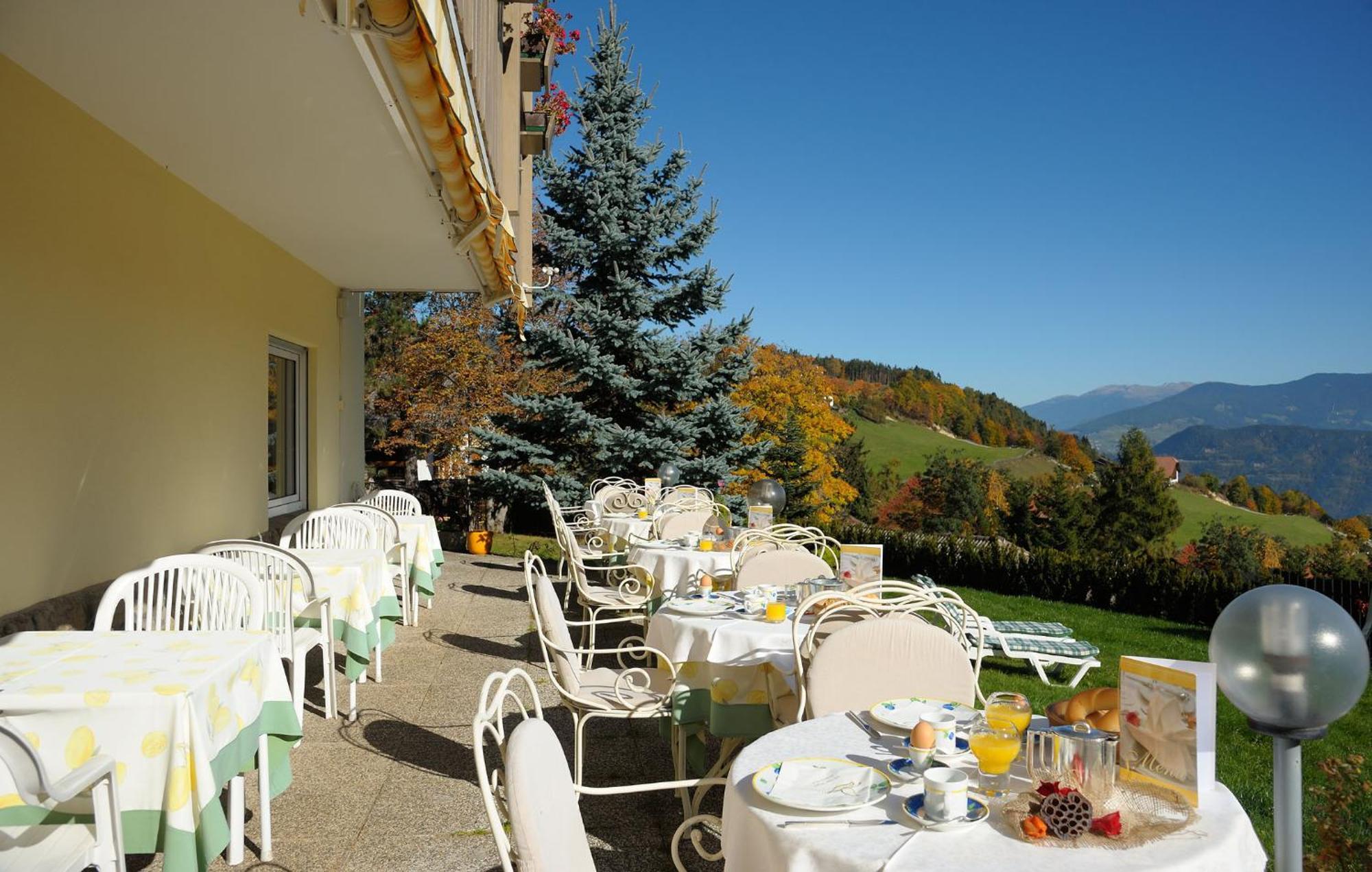 Hotel Dolomitenblick Collalbo Buitenkant foto